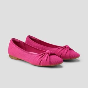 Vivaia never worn pink flats.